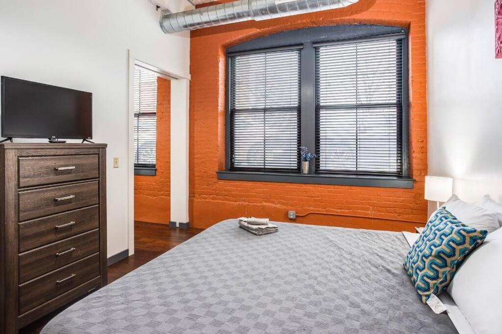Апартаменты Centric Ny Style Loft W/King Bed Рочестер Экстерьер фото