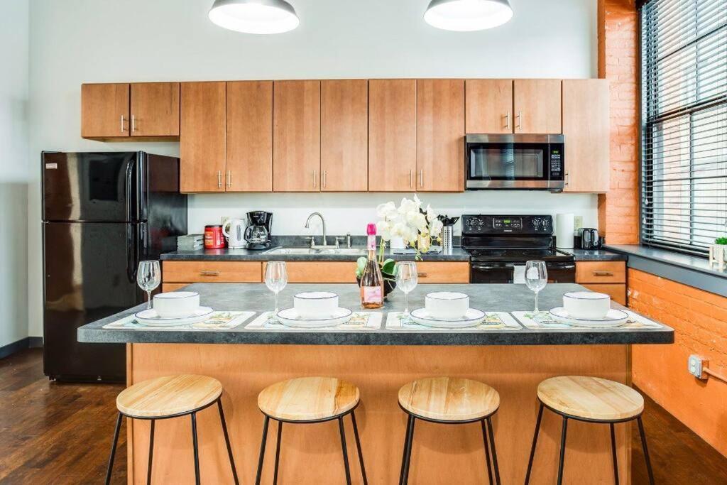 Апартаменты Centric Ny Style Loft W/King Bed Рочестер Экстерьер фото