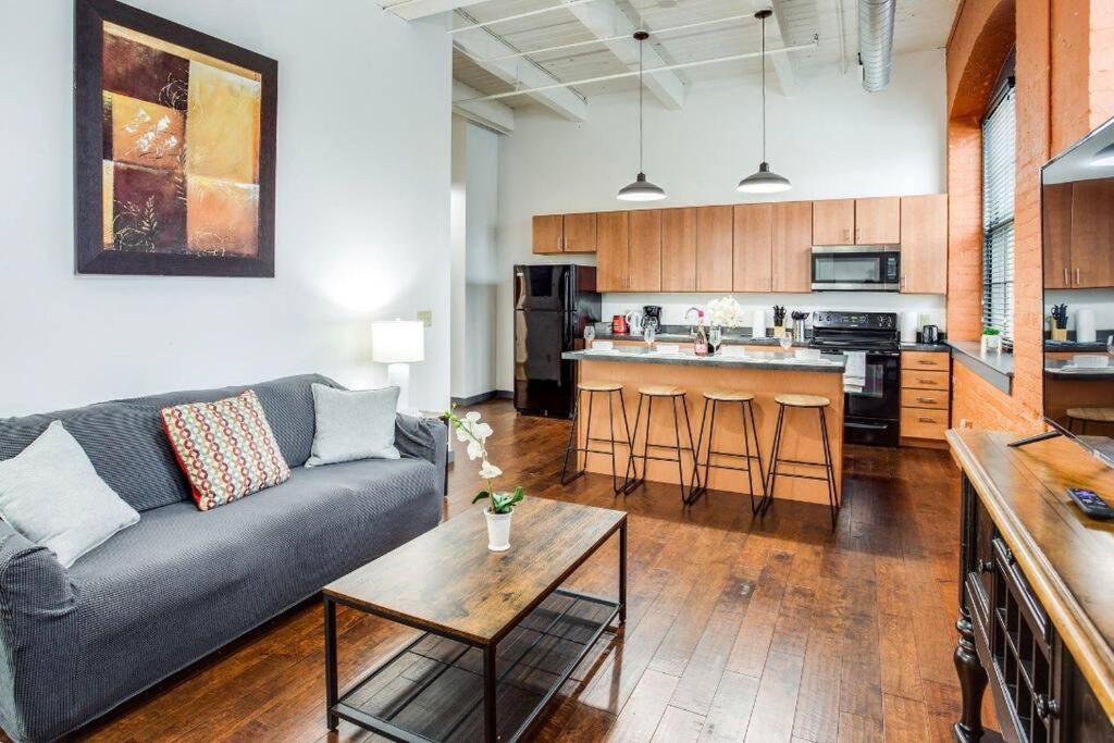 Апартаменты Centric Ny Style Loft W/King Bed Рочестер Экстерьер фото