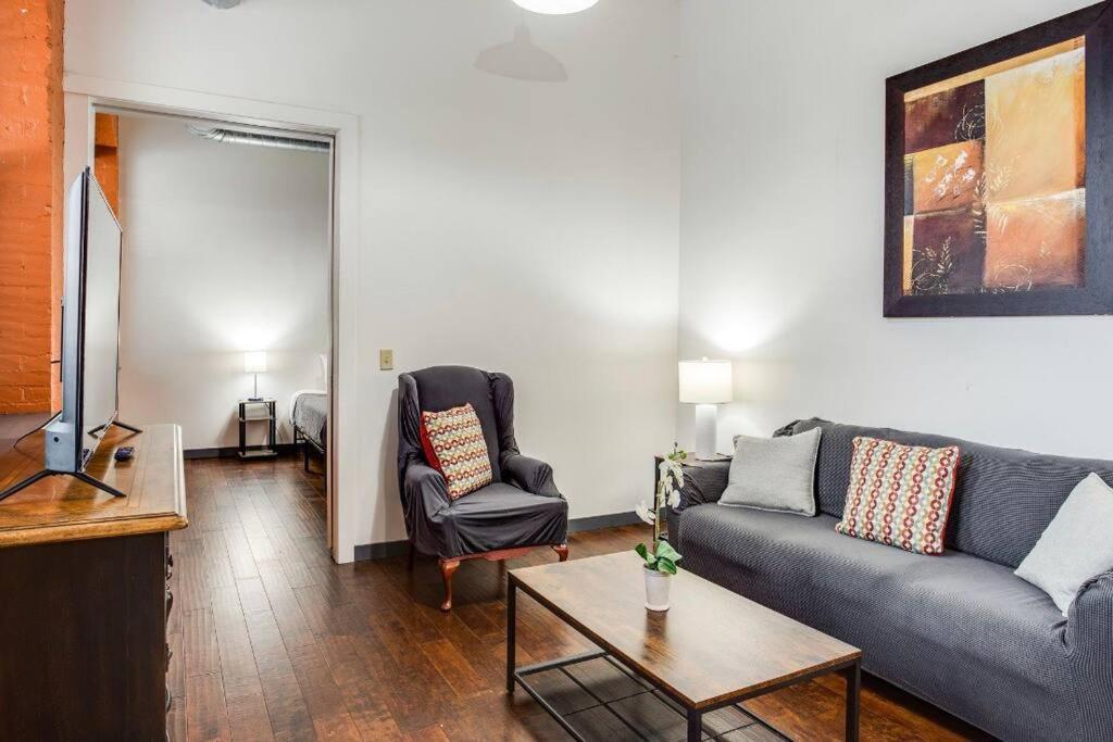 Апартаменты Centric Ny Style Loft W/King Bed Рочестер Экстерьер фото