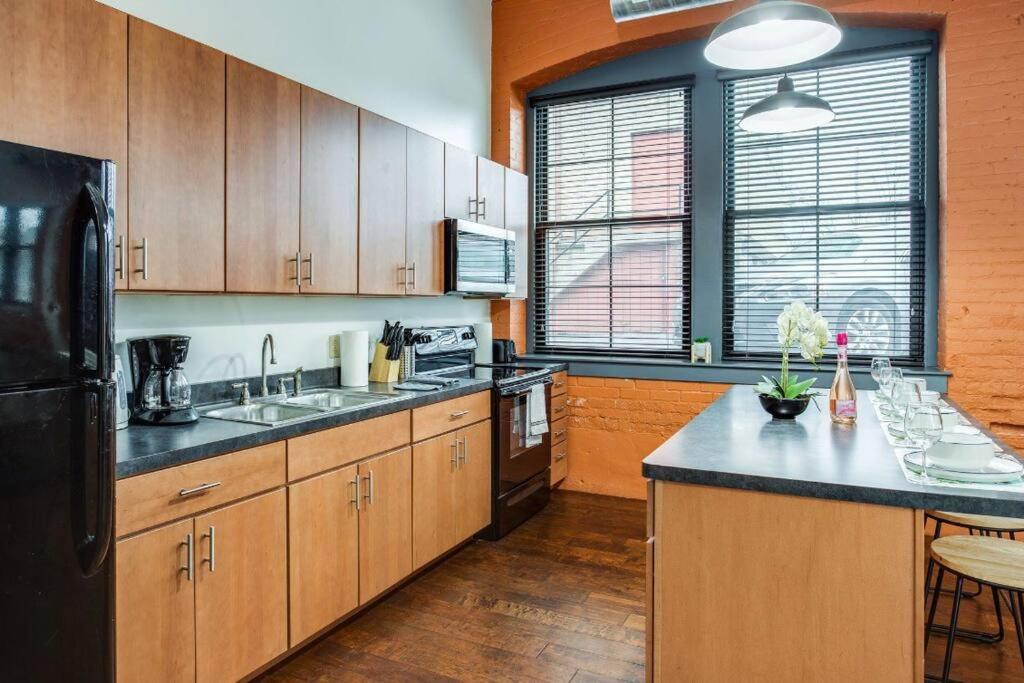 Апартаменты Centric Ny Style Loft W/King Bed Рочестер Экстерьер фото
