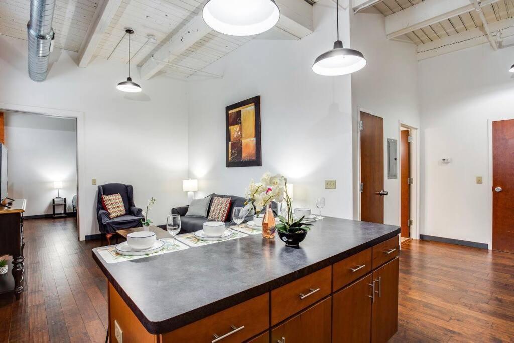 Апартаменты Centric Ny Style Loft W/King Bed Рочестер Экстерьер фото